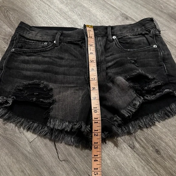 We The Free Black Women's distressed Jean shorts - Picture 4 of 6